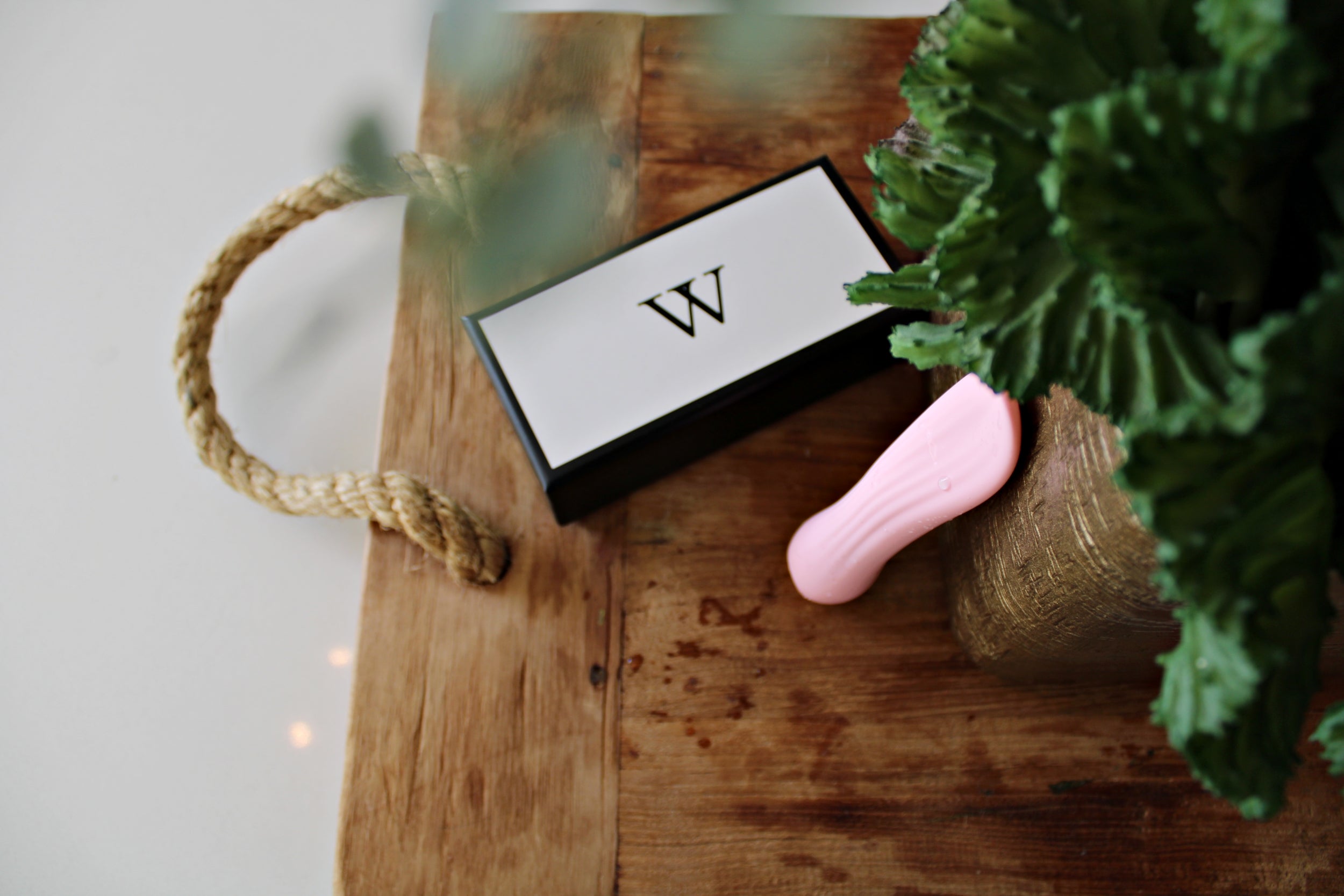 Vibrating Tongue - The Best Tongue Vibrator Invidia | V For Vibes